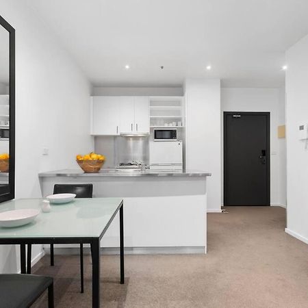 108 Astral Apartments Melbourne Luaran gambar