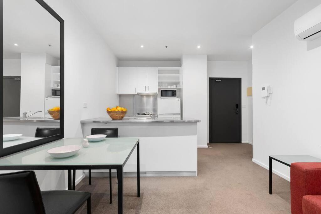 108 Astral Apartments Melbourne Luaran gambar